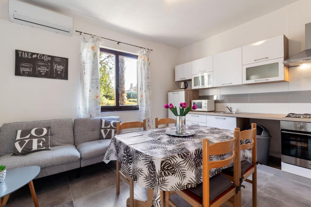 Apartment Greta Labin  Bagian luar foto