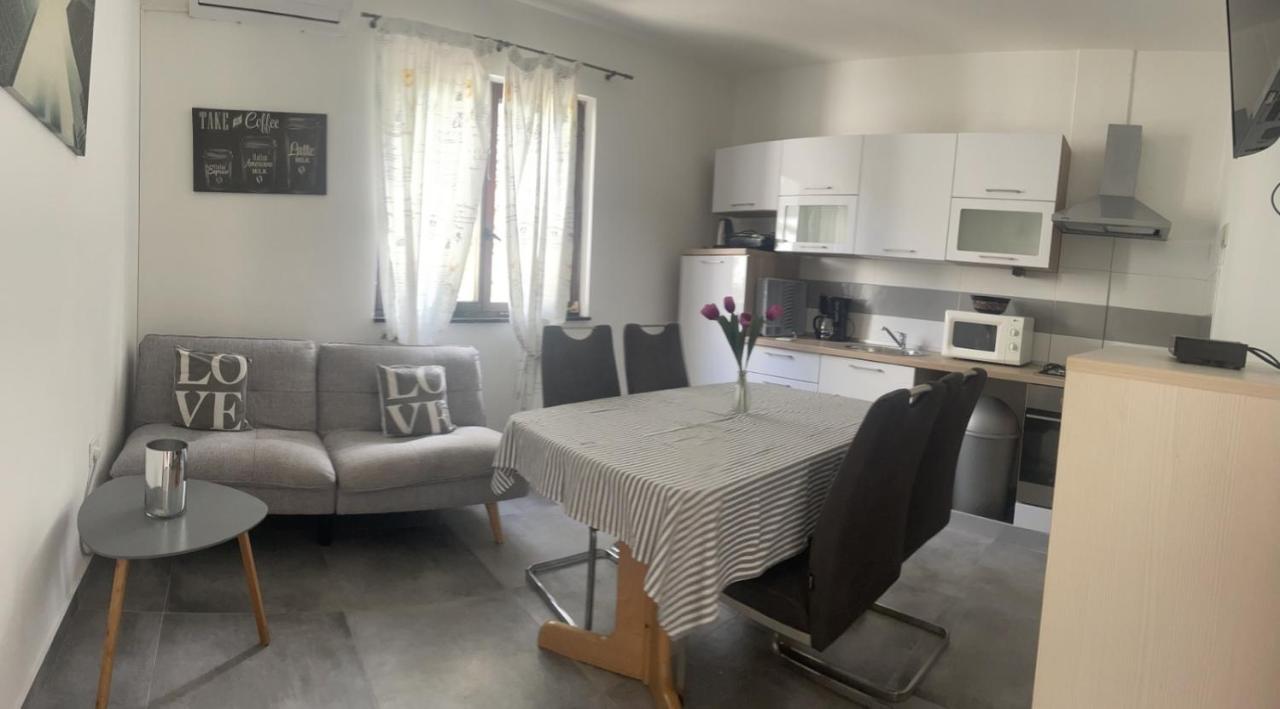 Apartment Greta Labin  Bagian luar foto